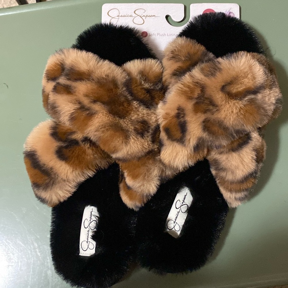 NWT Jessica Simpson leopard and black slide Slippers super soft! Retail $36 XL